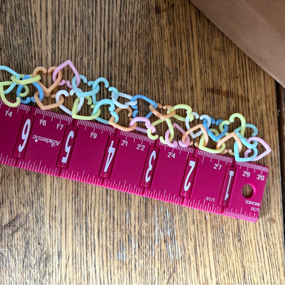 MULTI-COLORED PLASTIC HEART CHAIN NECKLACE - Picture 3 of 3